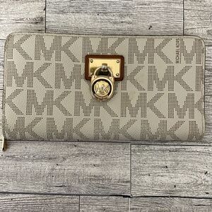 Michael Kors Zip Around Wallet